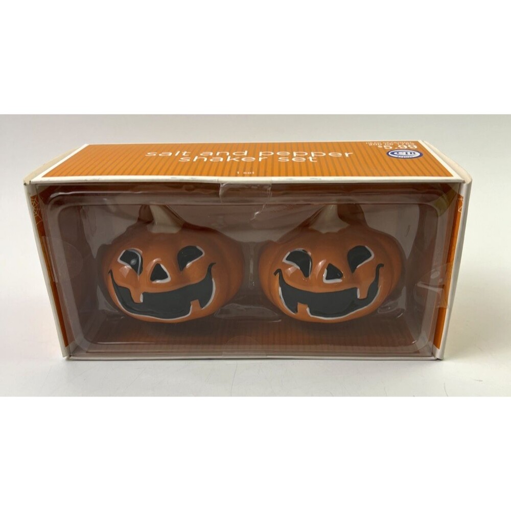 Target Brand Mini Halloween Jack-O-Lantern Pumpkin Salt & Pepper Set